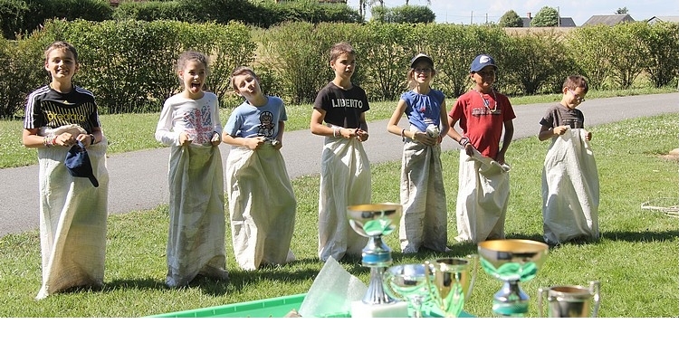 Pendant ce temps les enfants s'amusent bien gentillement 